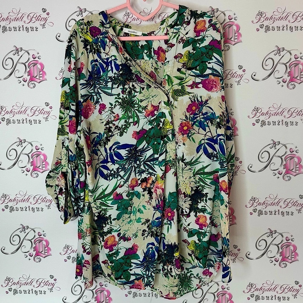 Mandee top buttons blouse floral flowers tropical plants flowy Women's Top